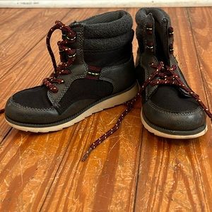 Infants snow boots size 10.